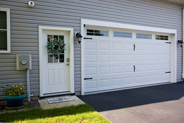 24/7 Emergency Garage Door Panel Replacement experts in Warm Springs, CA